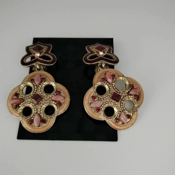 Vintage Gold tone Filigree Design Maroon Enamel Rose Stone Clip On Earrings - Picture 3 of 7